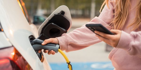 Elbillading styres med mobiltelefon