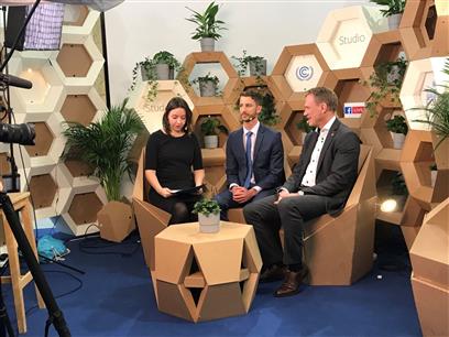 Intervju på Facebook Live FN. Rolf Barmen til høyre.