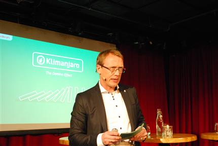 Rolf Barmen, konsernsjef i Fjordkraft, holdt foredrag om «Klimanjaro», Fjordkrafts krav om klimanøytrale leverandører, under åpningen av Arbeidslivets klimauke. Foto: Ragnhild Aadland Høen, NHO